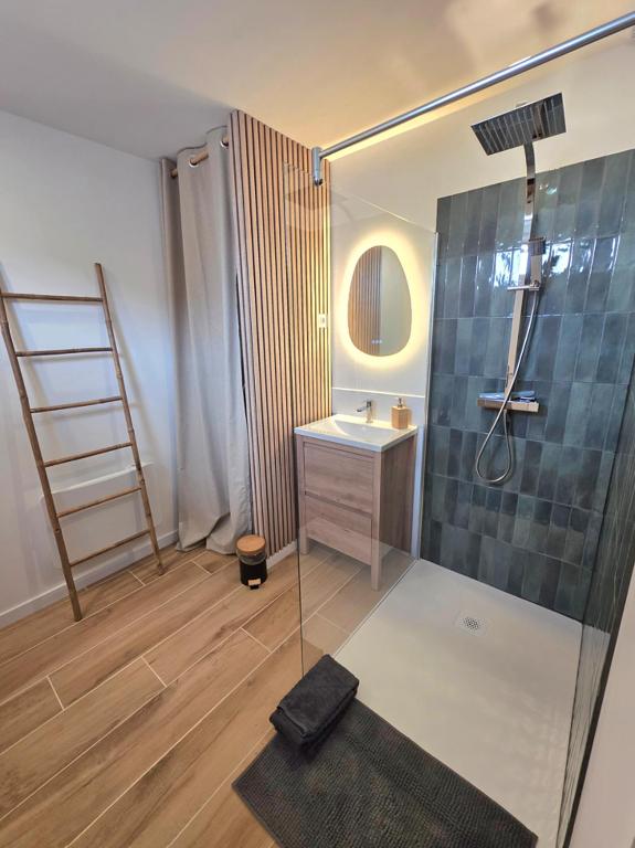 Nouveau ! L'escale de Vigon, Appartement neuf entre bourg et plage, climatisé, wifi, parking, linge et ménage en fin de séjour compris - 5
