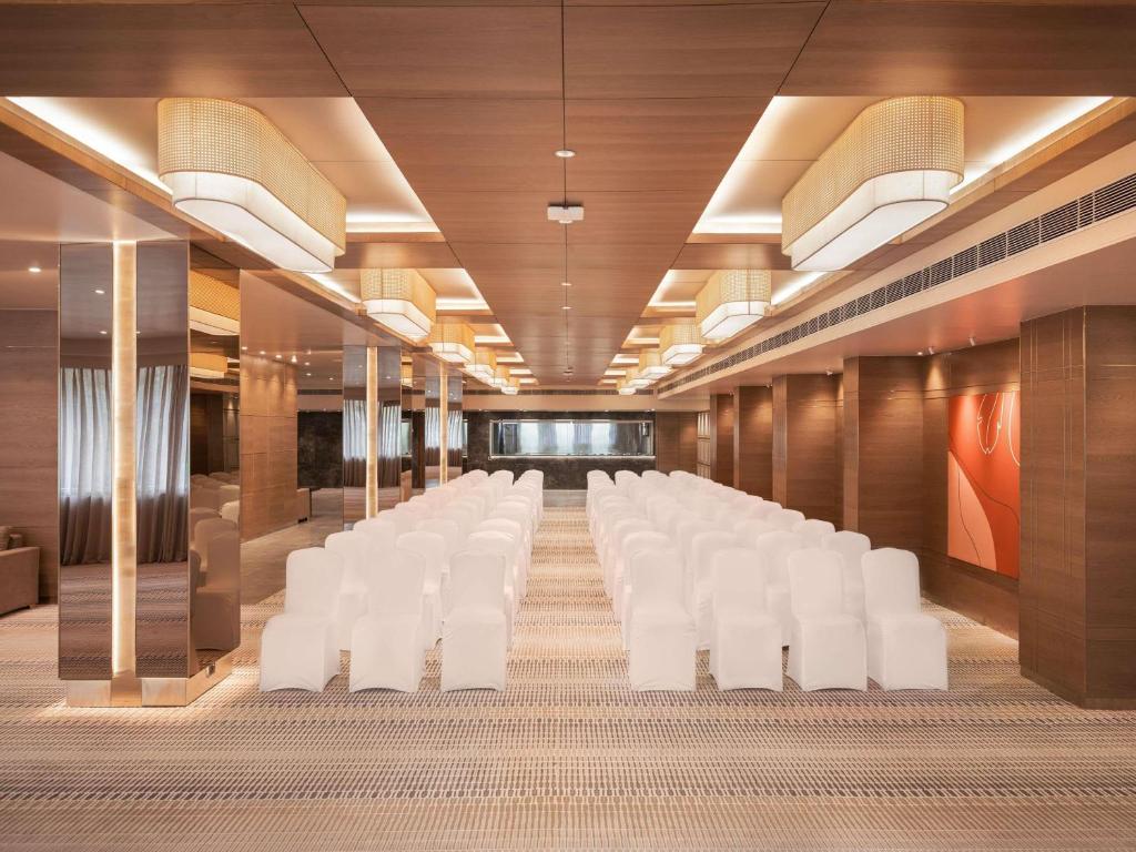 Highly rated by business travelers