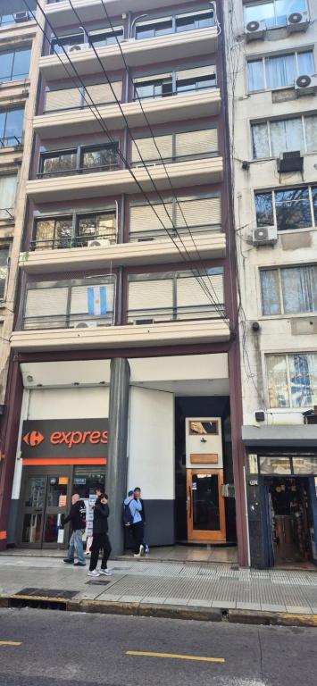 Un abrazo en pleno centro - Cálido, luminoso y en Lavalle y Callao - 2