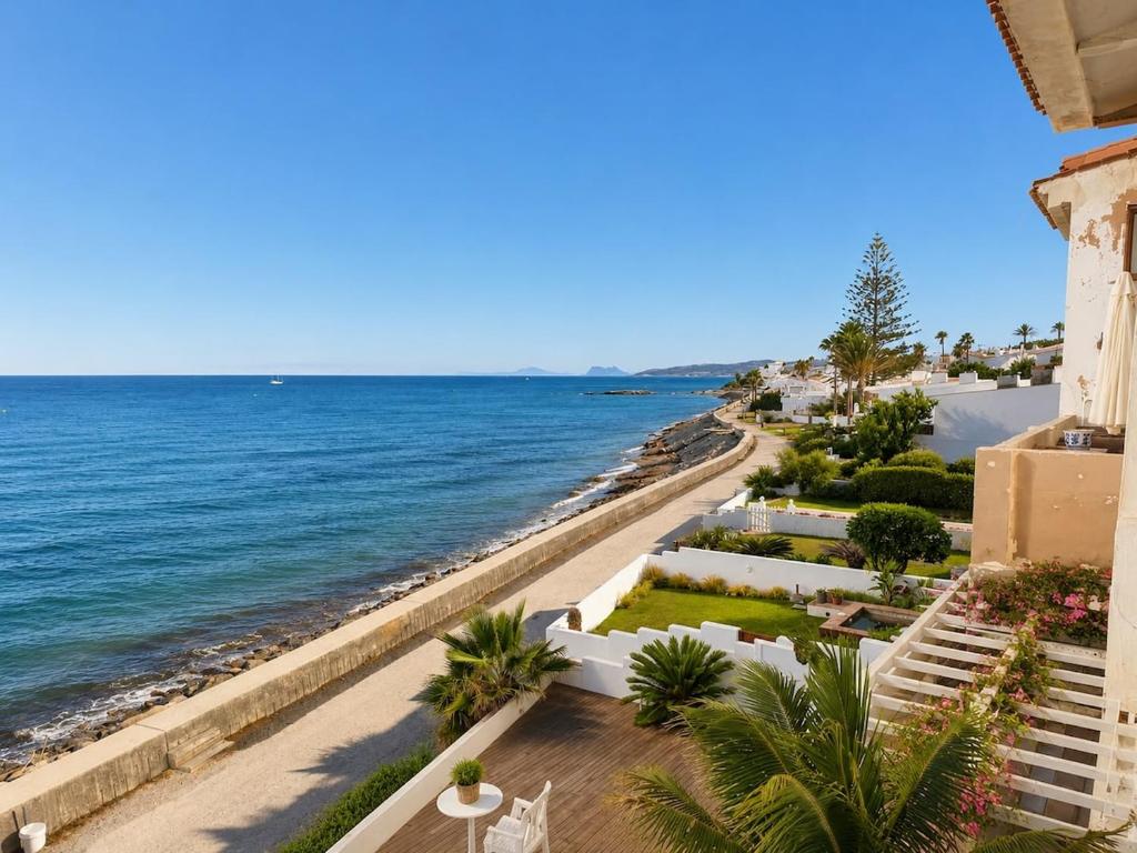 Frontline Beach Retreat Panoramic Sea Views - 5