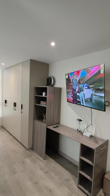 Estudio moderno con vista a la ciudad, terraza y gym A minutos del Metro La Carolina, Quito - 3