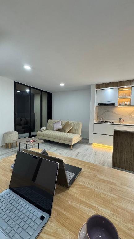 3-Bedroom Apartment, Pool, Mountain View, Netflix, Parking - 2