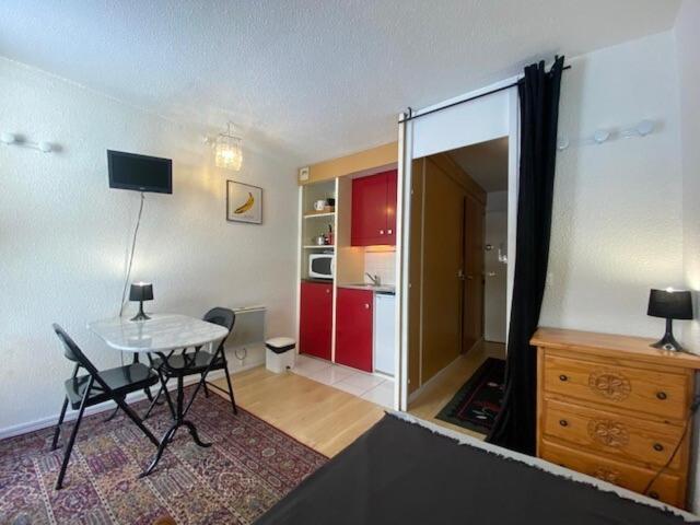 Résidence Roche Blanche - VAL THORENS location: studio pour 2 personnes dans le centre (résidence roche blanche) MAE-9114 - 1