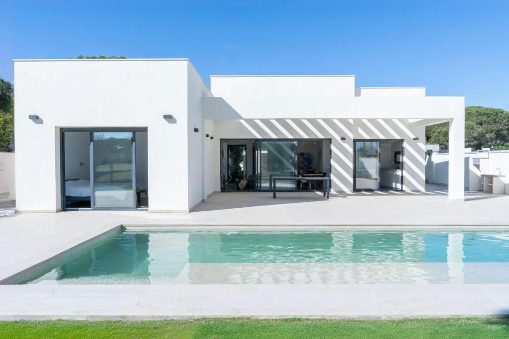 Luxury villa with pool & gym near Cadiz - 4