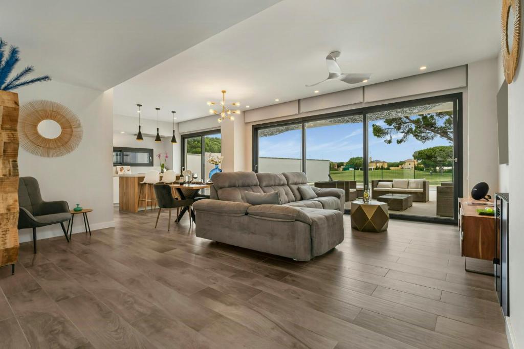 Luxury villa with pool & gym near Cadiz - 2