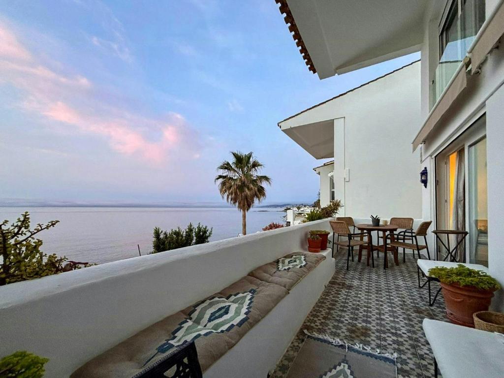 Designer duplex facing the sea in Estepona - 1