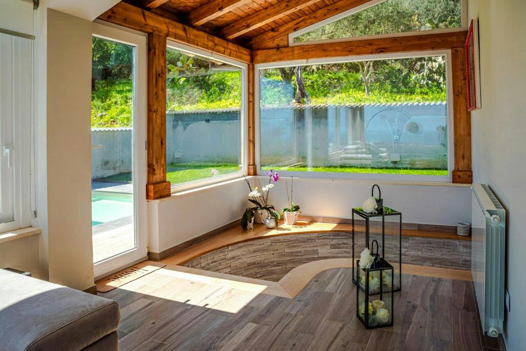 Sunlit gulffront villa with pool - 4