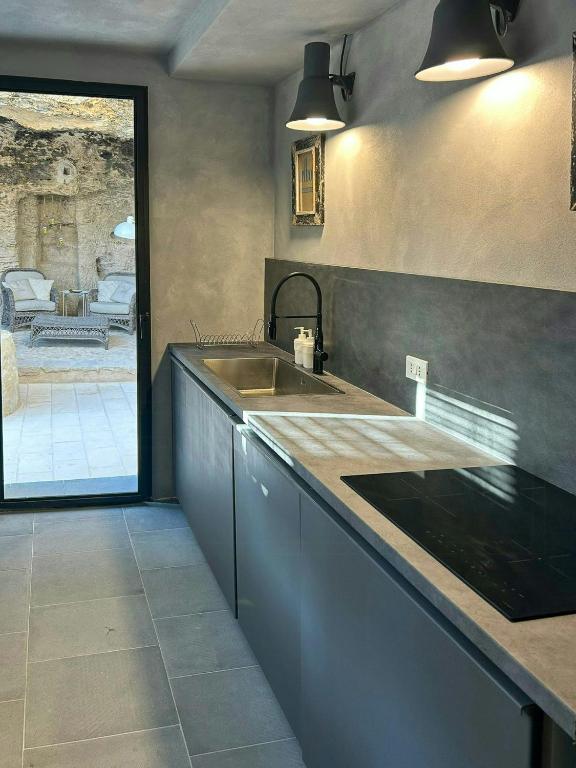 Small Villa Carved into the Noto Stone - 5