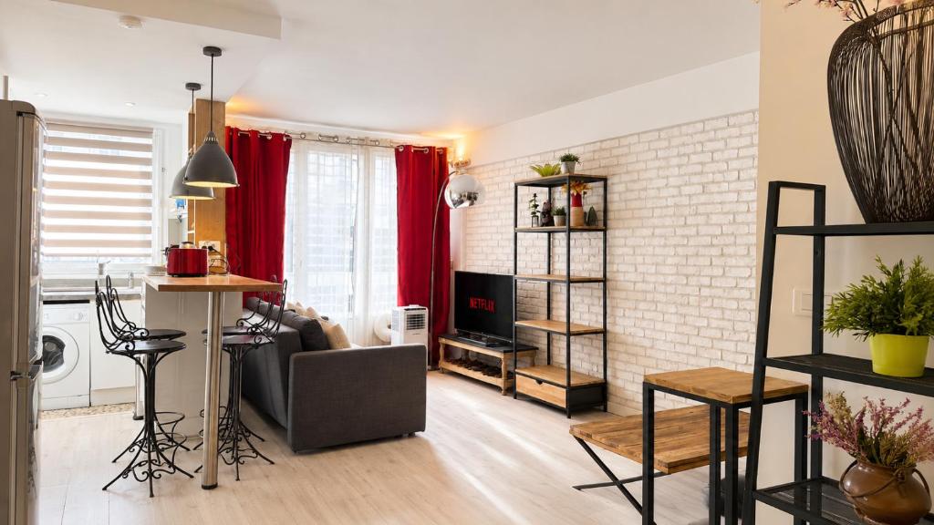 Studio Apartment for 4 Guests in Paris 11th - Central Location - 3