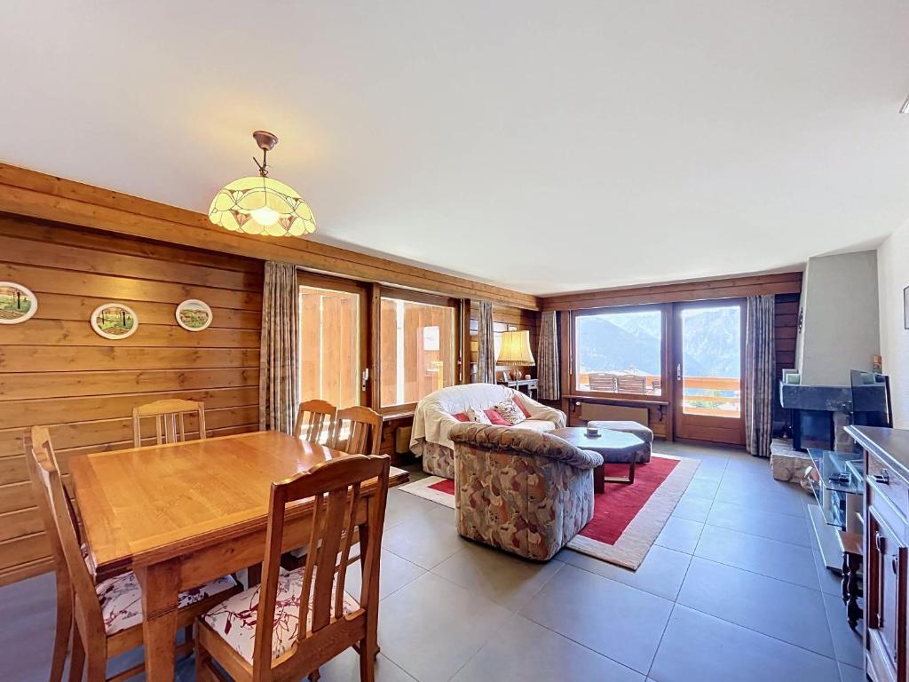 Concorde 123 Ski In 2 Bedroom Apartment in Verbier with Mountain Views and Fireplace - 2