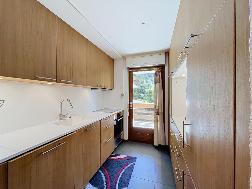 Concorde 123 Ski In 2 Bedroom Apartment in Verbier with Mountain Views and Fireplace - 3