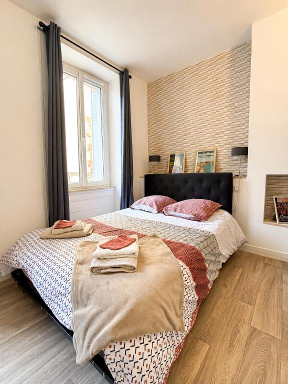 Le Clos des Baleines RDC avec jardin et 1 place de parking privée dans un garage - 2