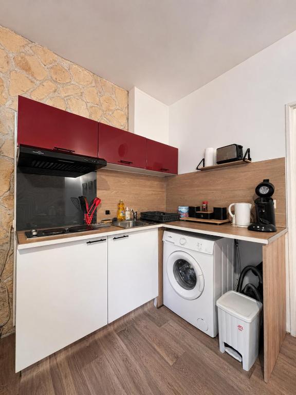 Le Clos des Baleines RDC avec jardin et 1 place de parking privée dans un garage - 3