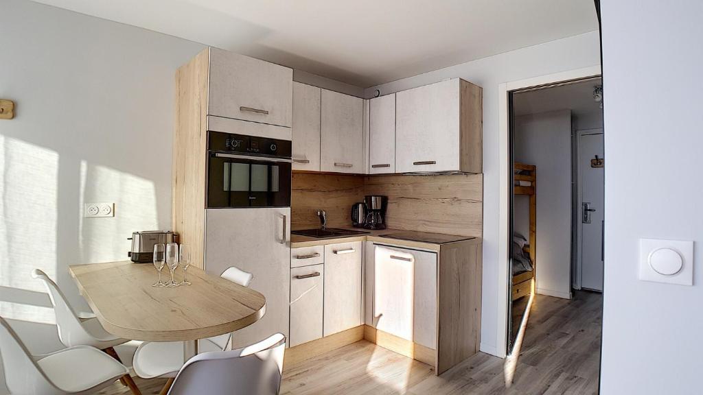 Résidence Coryles A - Appartement rénové avec coin montagne · Accès direct aux pistes · Balcon MAE-1064 - 3