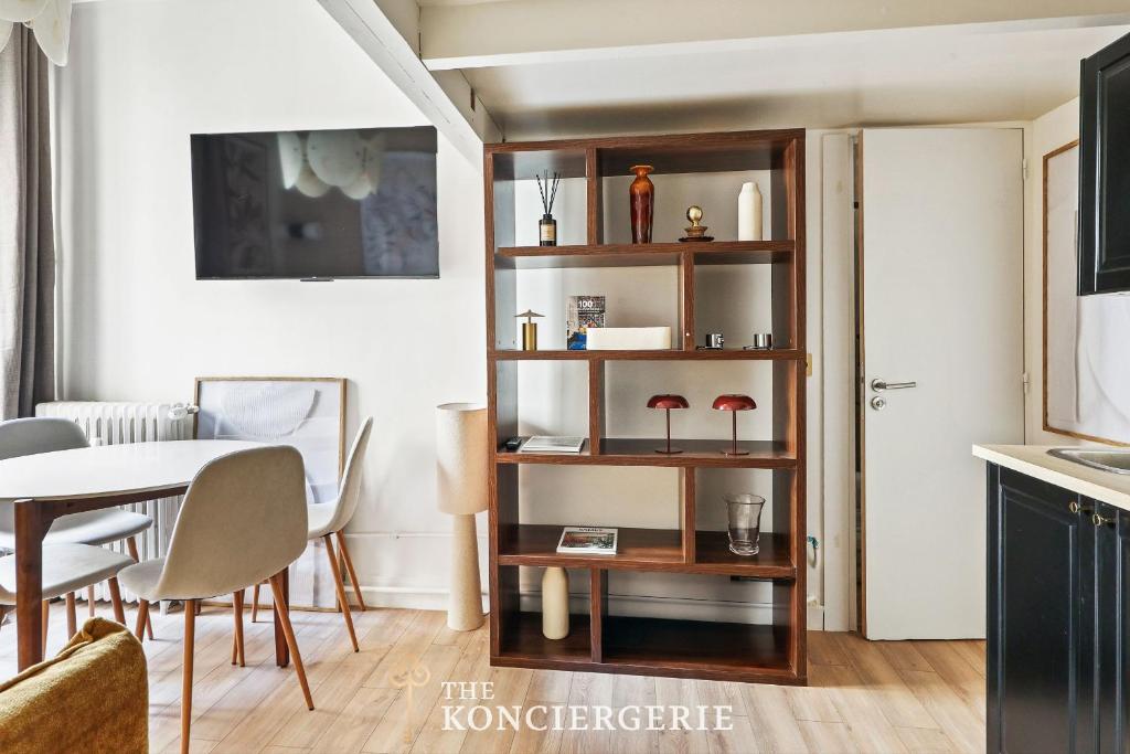 Parisian Chic Retreat - 2 Guests - 5