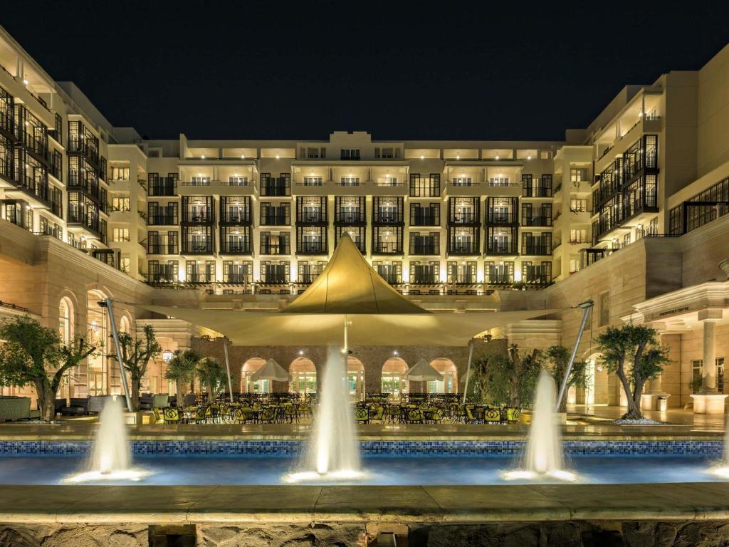 เมอเวนปิค รีสอร์ต แอนด์ เรสซิเดนซ์ อกาบา (Movenpick Resort & Residences Aqaba)