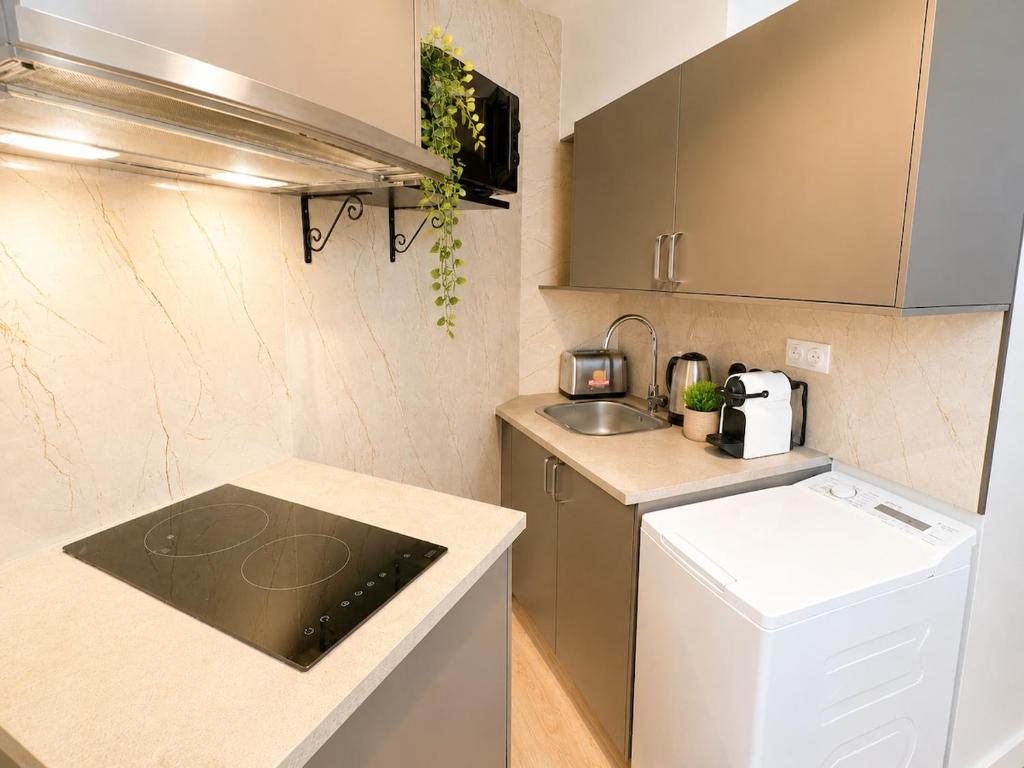 Chic & Cozy Studio in the Heart of Pigalle - 3