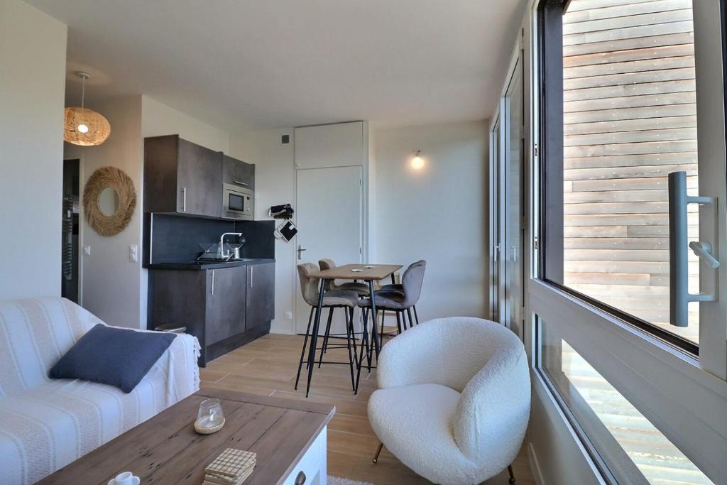 Sublime apartment facing the Port & Planches - 5