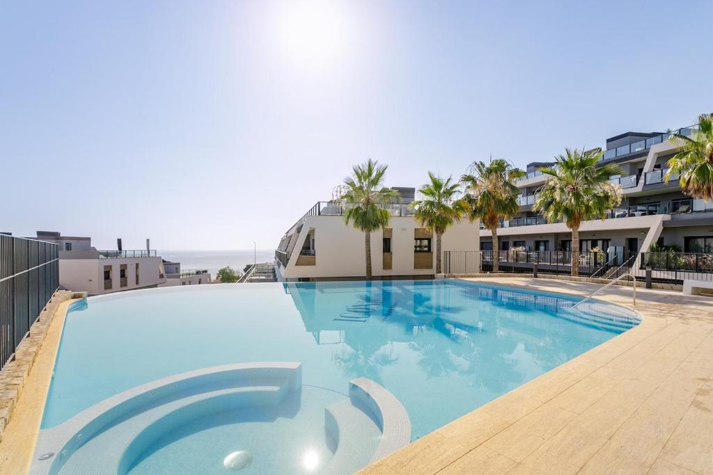 Infinity Pool, 15 Min Airport, Garage, AC - 1