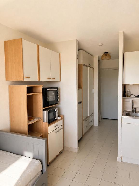 Studio meublé tourisme 2 étoiles, calme, vue étang, climatisé et parking - 4