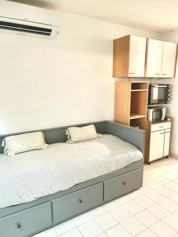Studio meublé tourisme 2 étoiles, calme, vue étang, climatisé et parking - 5