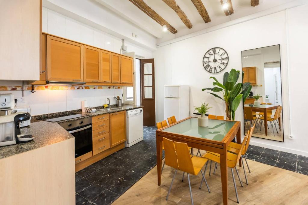 22ARA1105 - 3BR flat in the City Center - 1