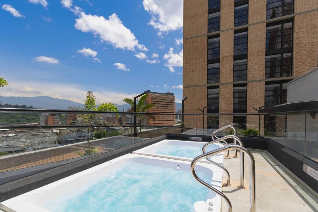 Metropolitan Living by HOUSY - 1