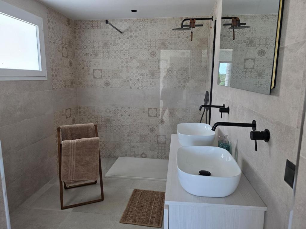 Villa Harmonie Luxury Retreat with Pool - 3