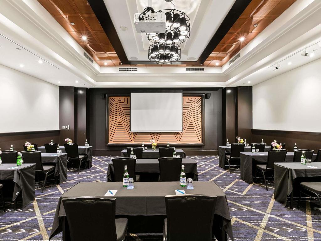 Highly rated by business travelers