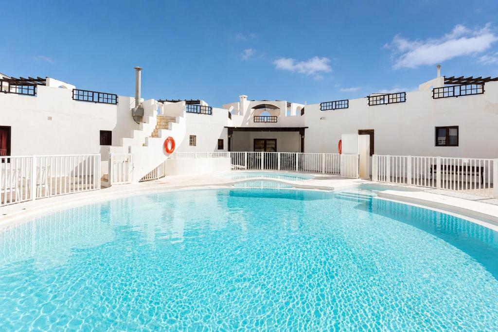 Apartamento Golden Teguise en Lanzarote, planta baja frente a la piscina y playa cercana - 2
