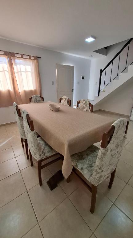Casa Funes Duplex con Patio y Cochera a 5min del Estadio Kempes y 10min Aeropuerto - 3