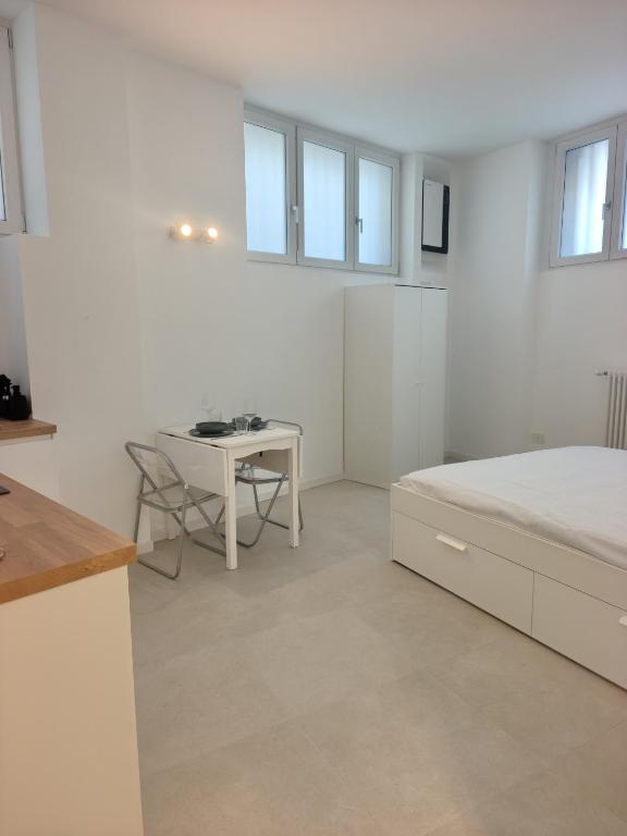 Duomo 10 Min - Spacious Studio with AC, Dryer & Self Check-In - 4