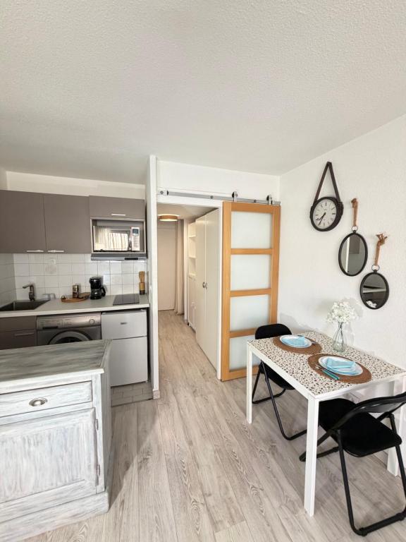Riviera Beach - Parking - Beach & Clim - 4