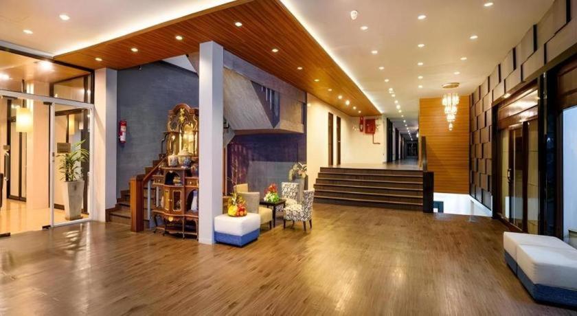 โรงแรมเดอะ ลอฟต์ ซีไซด์ ศรีราชา (The Loft Seaside Sriracha Hotel)