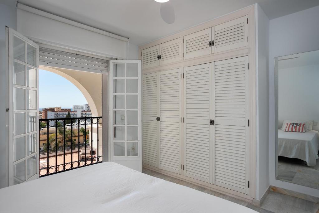 Los Arcos Beach Apartments - 3