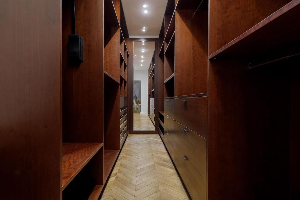 The Colosseum Residence - 4