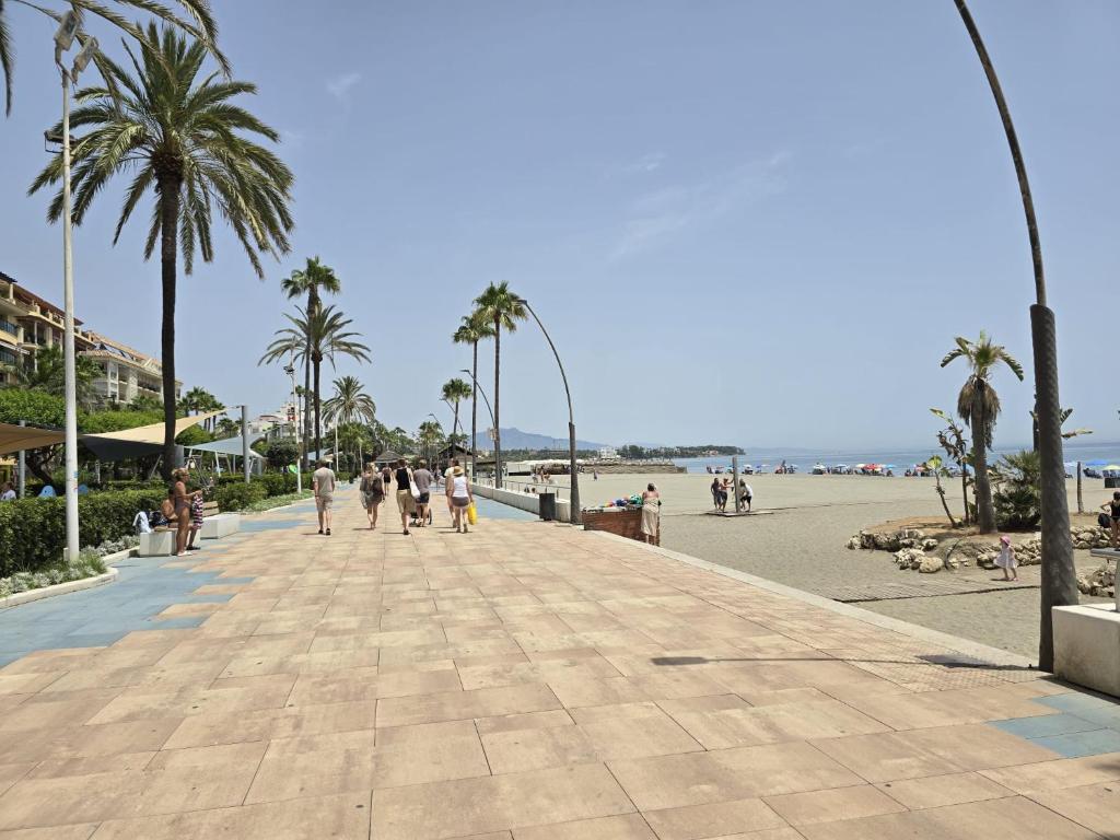 The Palm Retreat-Rooftop-Pool-Beach - 3