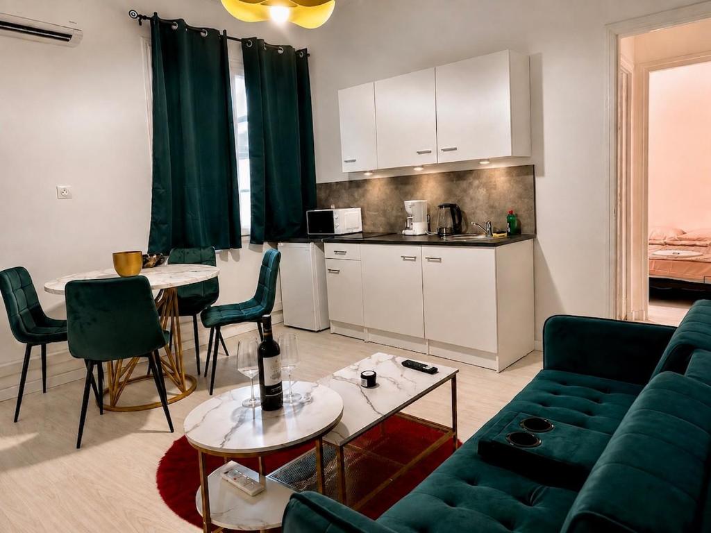 Elegant Apartment with shared courtyard-center - 1