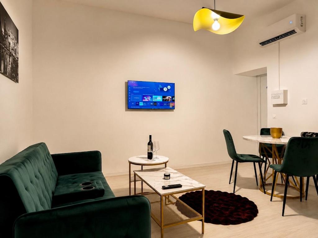 Elegant Apartment with shared courtyard-center - 4