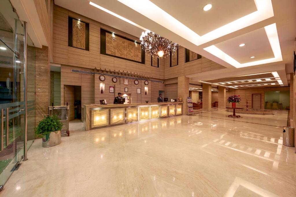 Lobby, JP Hotel in Chennai