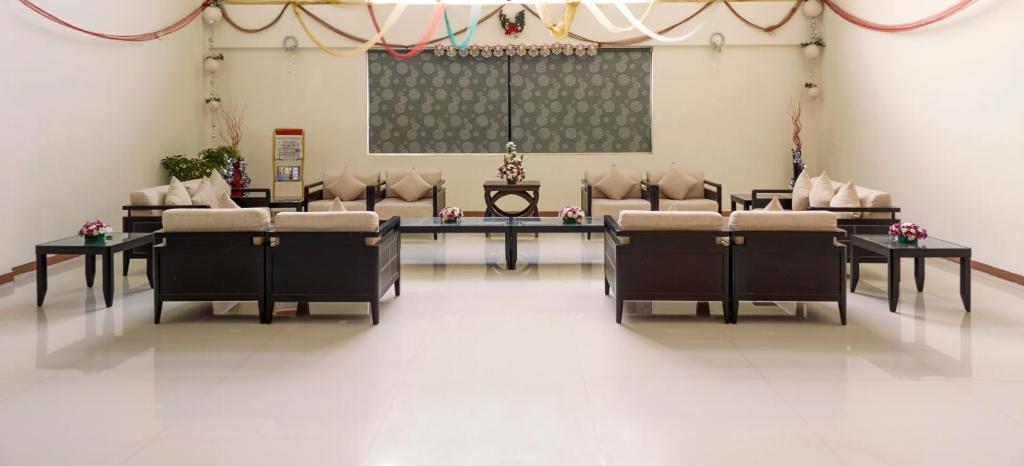 Shared lounge/TV area