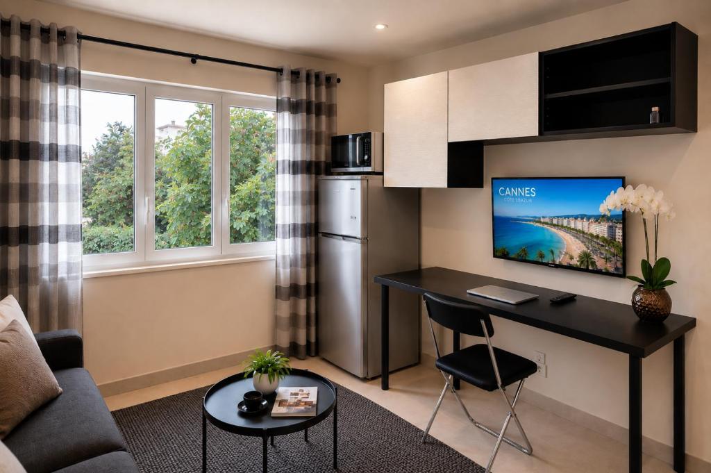 Studette Cannes Croisette Martinez Area - 1