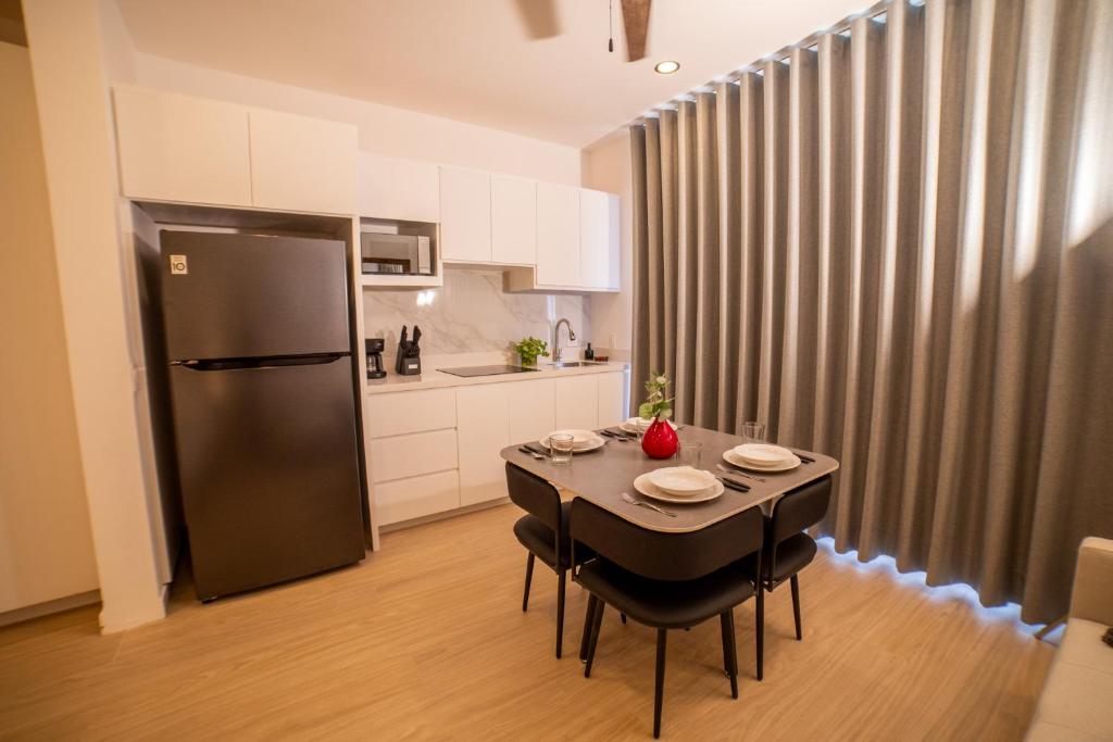 Modern Studio 3 blocks away from the marina King bed and pool - 3