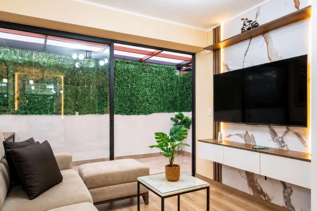 New & Spacious Apartment in Lince - 1