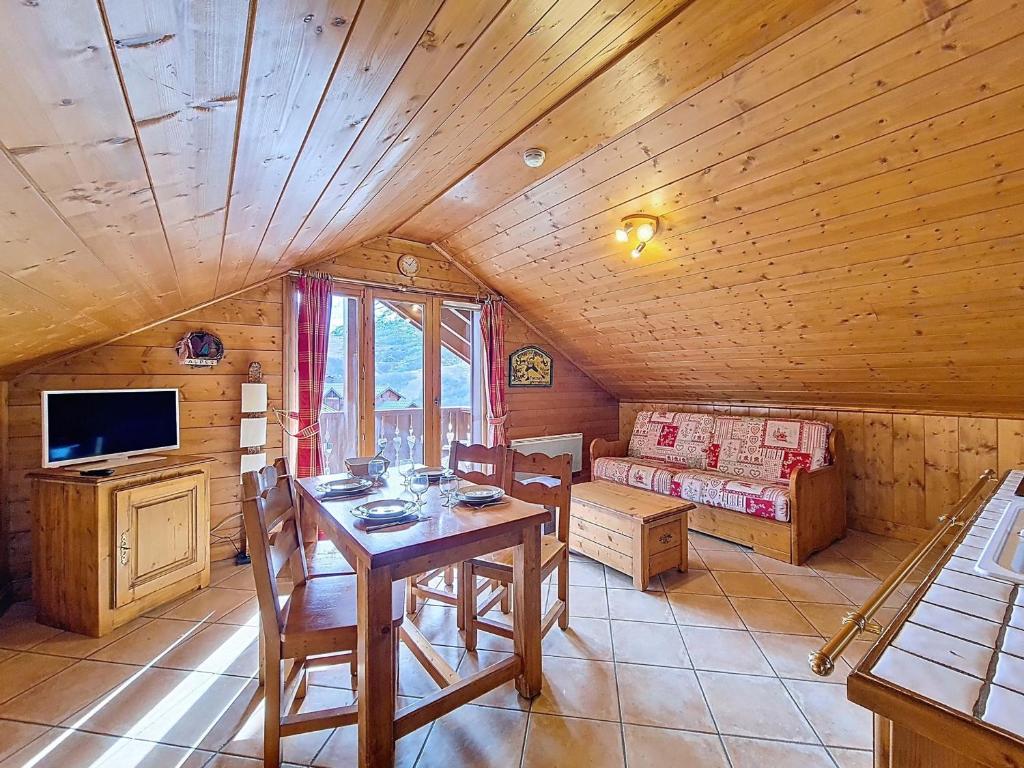 Appartement mansardé proche des pistes avec balcon et piscine - FR-1-344-1263 - 1