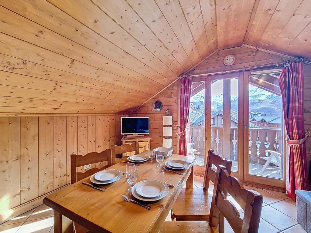 Appartement mansardé proche des pistes avec balcon et piscine - FR-1-344-1263 - 2