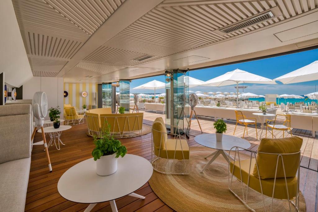 Carlton Cannes, a Regent Hotel - 3