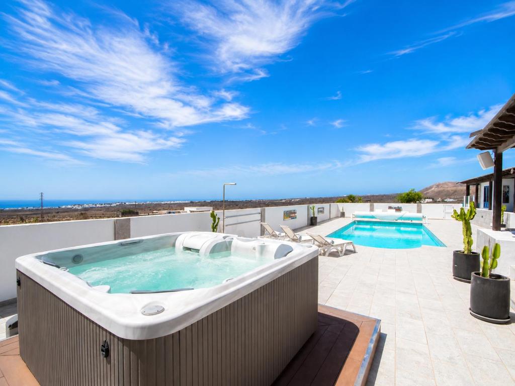 Villa Lucy - By AZ Rentals - 5