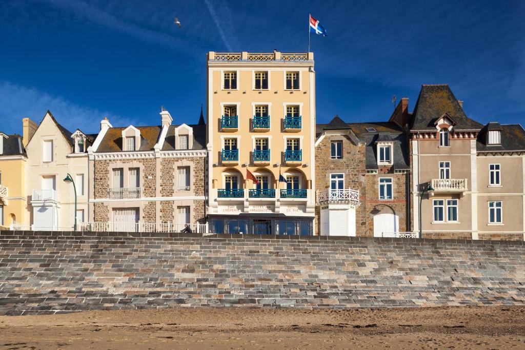 Ambassadeurs Logis Hotel - 3