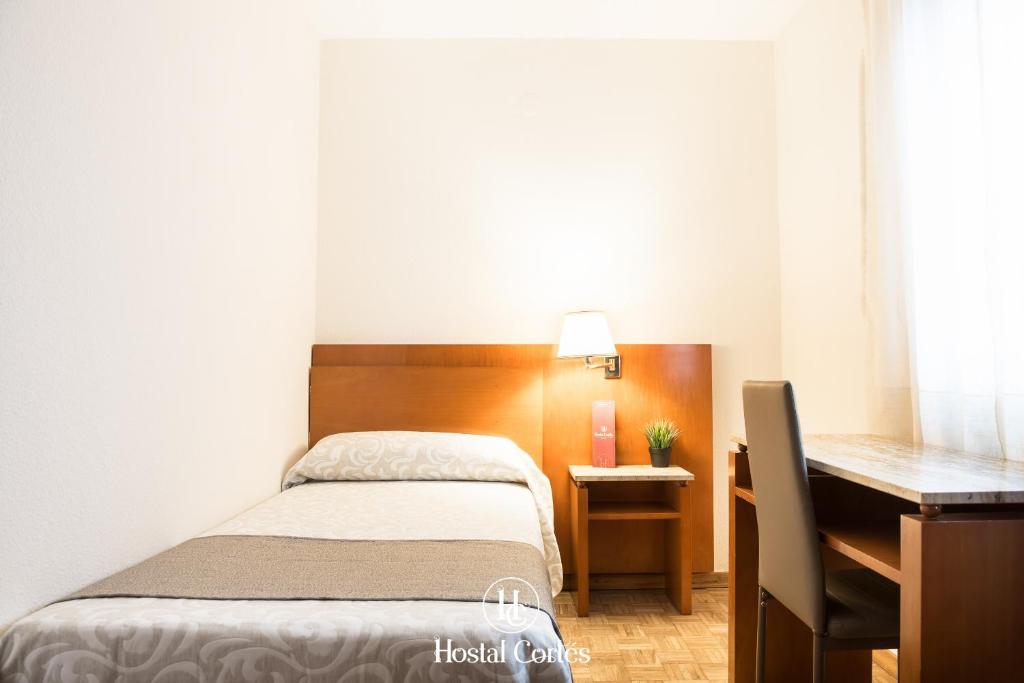 Hostal Cortes photo
